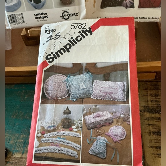 3 Pillow Pattern, Never Cut! McCalls 7717 & Simplicity 5019 & 5782. - Picture 4 of 8